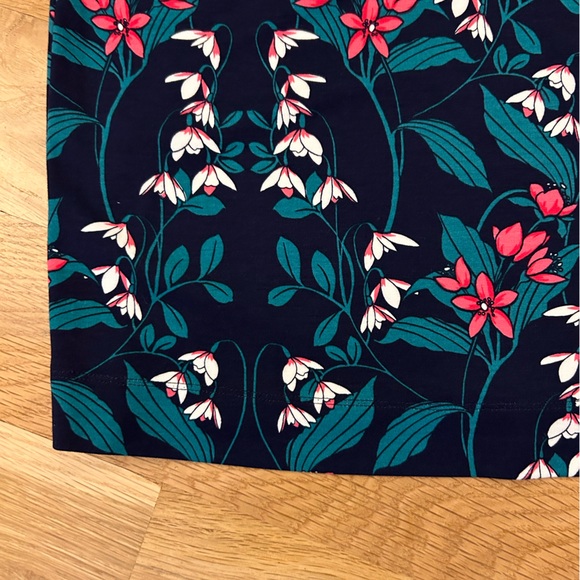 Draper James navy/pink/green floral short sleeved v-neck shift dress, size M - Picture 4 of 10